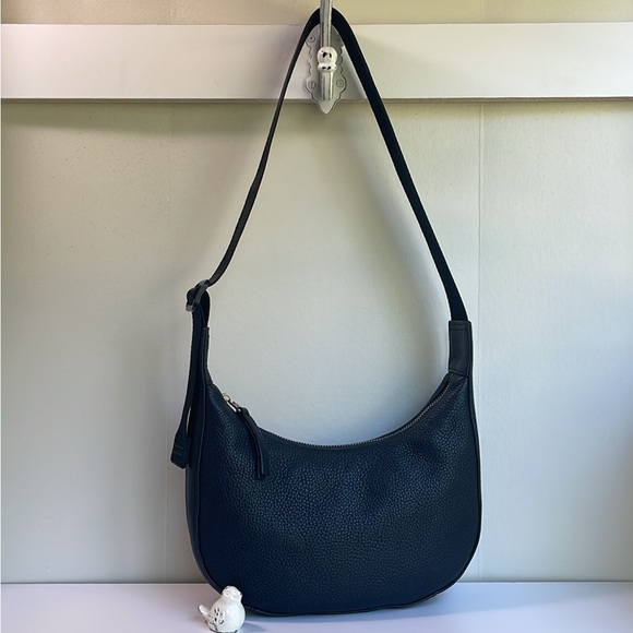 BAGGU Original Release Small Leather Crescent Bag In Black - Picture 5 of 17